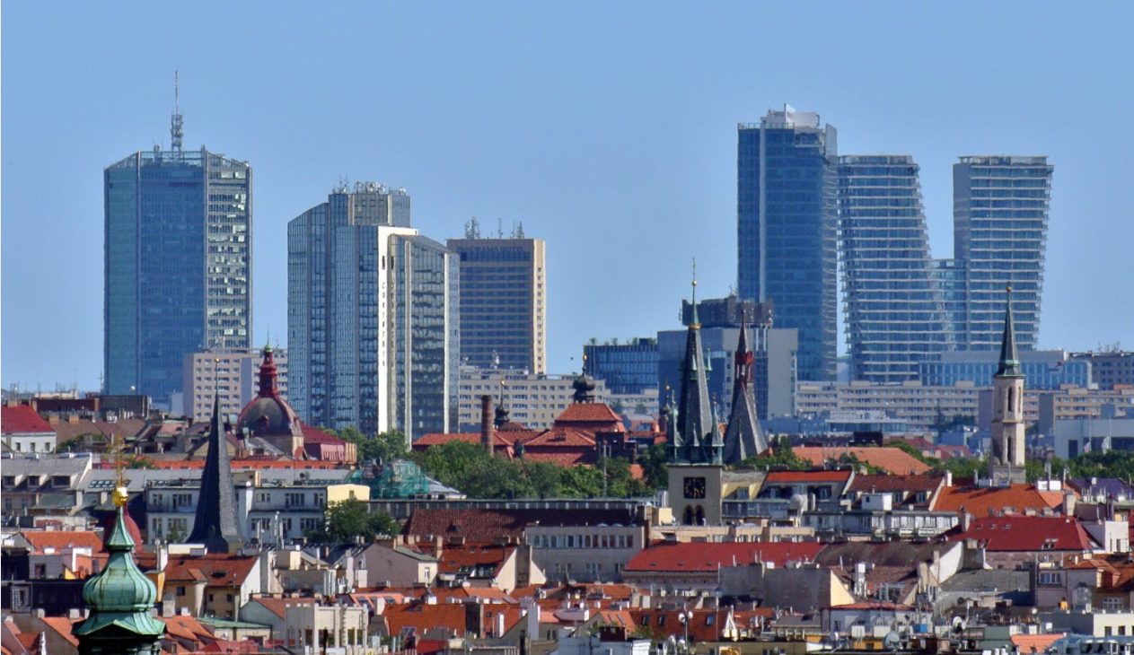 Foto: ŠJů / Wikimedia Commons, CC BY 4.0. Zdroj: https://commons.wikimedia.org/wiki/File:Pankr%C3%A1c,_V_Tower,_City_Tower,_Panorama_Hotel.jpg